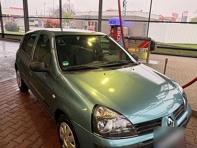 Second-hand Renault Clio II 75 CP (55 kW) 2004 Albastru Hatchback