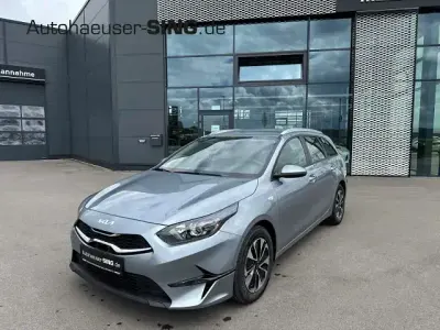 Neu Kia Ceed Sportswagon 140 PS (102 kW) 2025 Silber Kombi