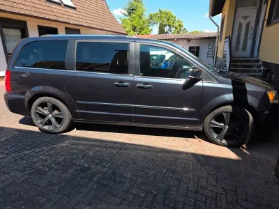 Usata Lancia Voyager Platinum 178 CV (130 kW) 2013 Nero Monovolume