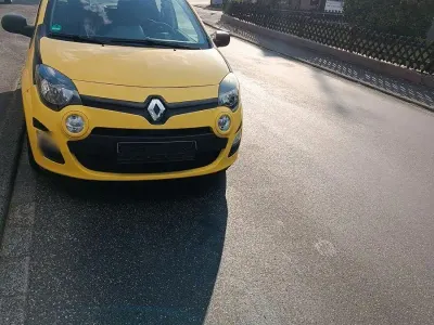 Gebraucht Renault Twingo Initiale Paris 75 PS (55 kW) 2014 Gelb Kleinwagen