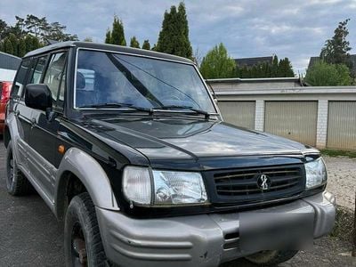 Usado Hyundai Galloper 140 HP (102 kW) 2000 Preto SUV