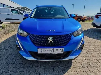 Gebraucht Peugeot e-2008 Allure 100 kW (136 PS) 2021 Blau SUV