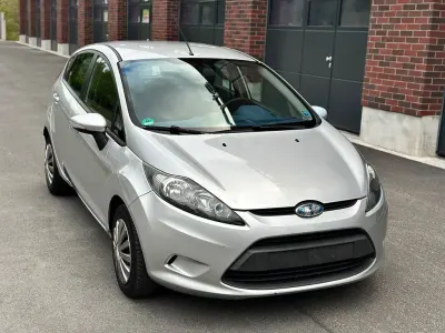 Gebraucht Ford Fiesta Trend 60 PS (44 kW) 2009 Silber Limousine