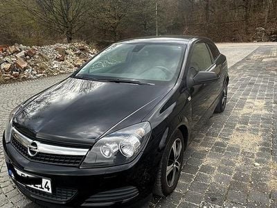 Usata Opel Astra GTC 90 CV (66 kW) 2008 Nero Berlina