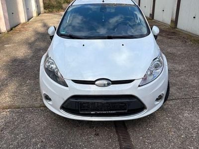 Gebraucht Ford Fiesta 97 PS (71 kW) 2009 Weiß Kleinwagen