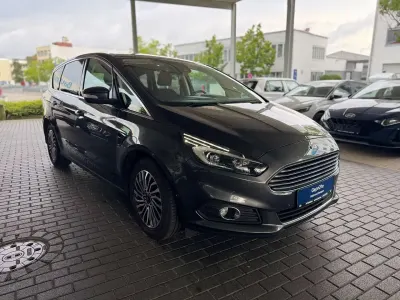 Gebraucht Ford S-MAX Titanium 190 PS (139 kW) 2019 Grau Van / Kleinbus