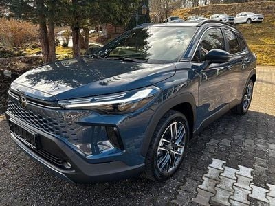 Neu Toyota Corolla Cross Style 152 PS (111 kW) 2026 Grau SUV