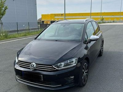 Używany VW Golf Sportsvan LOUNGE 110 KM (80 kW) 2015 Czarny Minivan