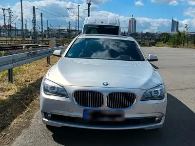 Gebraucht BMW 740 306 PS (225 kW) 2012 Silber Limousine