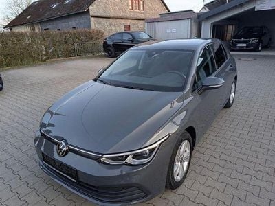 Gebraucht VW Golf VIII Life 131 PS (96 kW) 2023 Delfingrau metallic Limousine
