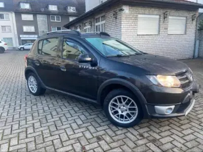 Gebraucht Dacia Sandero Stepway 90 PS (66 kW) 2014 Schwarz Kleinwagen