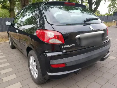 Gebraucht Peugeot 206+ 75 PS (55 kW) 2009 Schwarz Kleinwagen