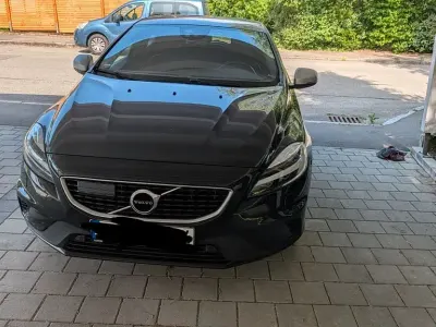 Gebraucht Volvo V40 R-Design 152 PS (111 kW) 2019 Schwarz Limousine
