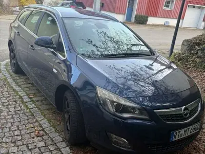 Gebraucht Opel Astra Edition 165 PS (121 kW) 2012 Kombi