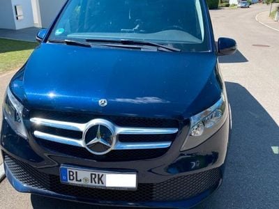 Mercedes V220