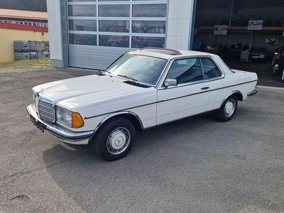 Gebraucht Mercedes 230 136 PS (100 kW) 1985 Weiß