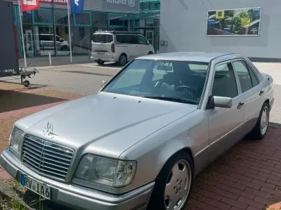 Brugt Mercedes E220 150 HK (110 kW) 1995 Sølv Sedan