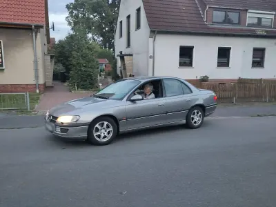 Second-hand Opel Omega 211 CP (155 kW) 1995 Argintiu Berlinǎ
