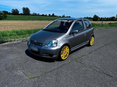 Gebraucht Toyota Yaris 106 PS (77 kW) 2002 Silber Kleinwagen