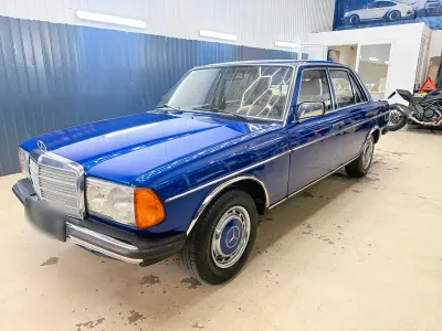 Gebraucht Mercedes 250 148 PS (108 kW) 1979 Blau Limousine