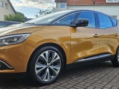 Gebraucht Renault Scénic III Intens 110 PS (80 kW) 2017 Gelb epa schwarz gne Van / Kleinbus
