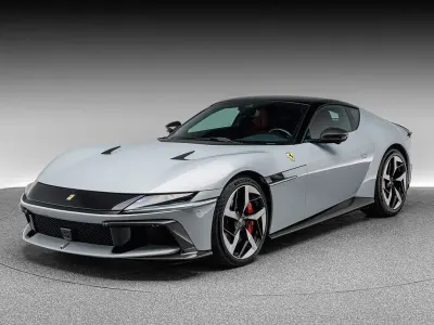 Neu Ferrari 12 Cilindri 825 PS (606 kW) 2025 Bianco artico Coupé