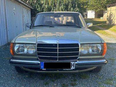 Gebraucht Mercedes E230 136 PS (100 kW) 1982 Limousine