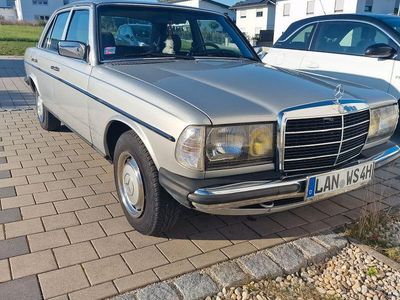 Usata Mercedes 200 109 CV (80 kW) 1984 Argento Berlina