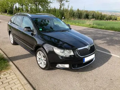 Używany Skoda Superb Ambition 125 KM (91 kW) 2012 Czarny Kombi