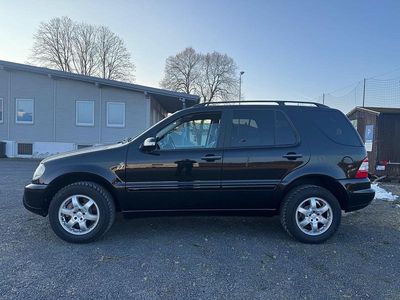 Schwarz Gebraucht 2004 Mercedes ML270 SUV | 10.000 €