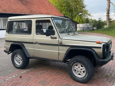 Gebraucht Mercedes G300 98 PS (72 kW) 1982 Silber SUV