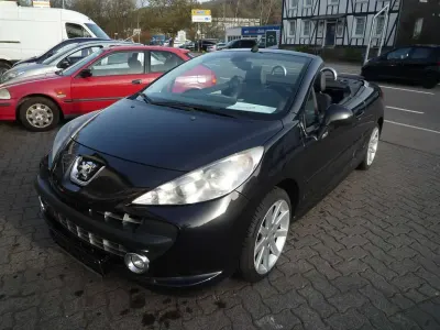 Gebraucht Peugeot 207 Roland Garros 150 PS (110 kW) 2008 Farbe schwarz obsidien Cabrio