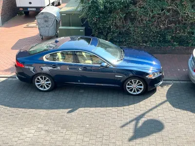 Käytetty Jaguar XF 340 HP (250 kW) 2015 Sininen Sedan