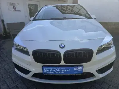 Gebraucht BMW 218 Active Tourer Sport Line 150 PS (110 kW) 2015 Weiß Van / Kleinbus