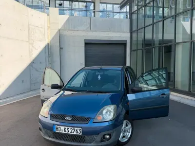 Gebraucht Ford Fiesta 80 PS (58 kW) 2006 Blau Kleinwagen