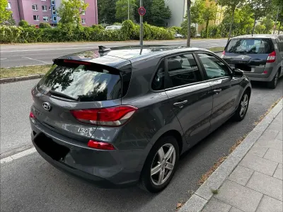 Gebraucht Hyundai i30 Select 110 PS (80 kW) 2017 Grau Limousine
