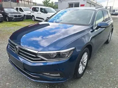 Gebraucht VW Passat 122 PS (89 kW) 2020 Blau Kombi