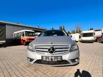 Gebraucht Mercedes B180 122 PS (89 kW) 2014 Silber Van / Kleinbus