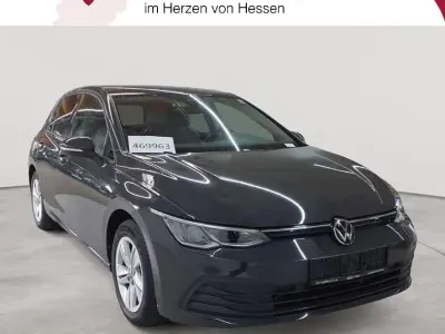 Gebraucht VW Golf VIII Life 150 PS (110 kW) 2023 Uranograu Limousine