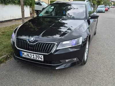 Gebraucht Skoda Superb LAURIN & KLEMENT 190 PS (139 kW) 2019 Schwarz Kombi