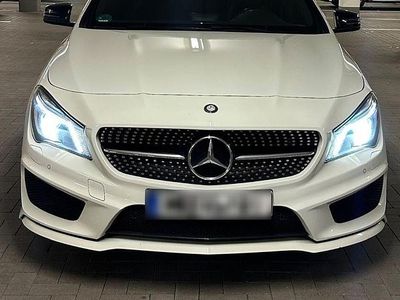 Gebraucht Mercedes CLA200 AMG line 136 PS (100 kW) 2013 Weiß Coupé