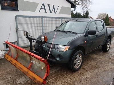 Gebraucht Mitsubishi L200 Invite 136 PS (100 kW) 2006 Grün Abholung