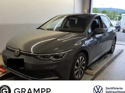 Gebraucht VW Golf VIII Active 150 PS (110 kW) 2023 Grau Limousine