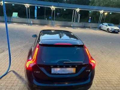Gebraucht Volvo V60 114 PS (83 kW) 2012 Schwarz Kombi