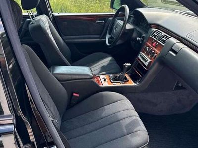 Mercedes E200