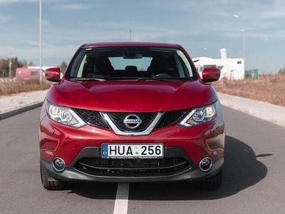 Gebraucht Nissan Qashqai Acenta 116 PS (85 kW) 2015 Rot SUV