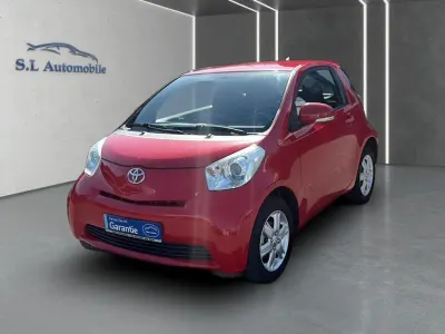 Gebraucht Toyota iQ Basis 68 PS (50 kW) 2009 Rot Kleinwagen
