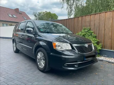 Usata Lancia Voyager Platinum 163 CV (119 kW) 2013 Grigio Monovolume