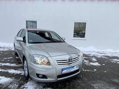 Silber Gebraucht 2006 Toyota Avensis Executive Kleinwagen | 7.950 €