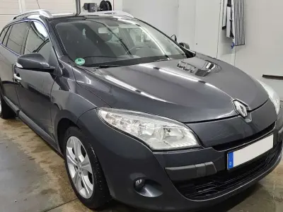 Gebraucht Renault Mégane GrandTour Dynamique 131 PS (96 kW) 2011 Grau Kombi